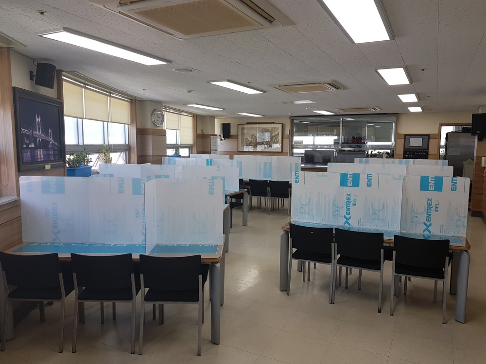 복지관 식당 가림막 설치 완료!